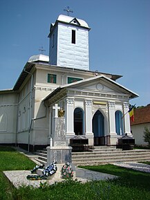 Biserica nouă și Monumentul Eroilor