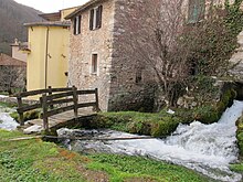 Scorcio della frazione di Rasiglia con il fiume Menotre