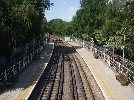 Roding Valley stn high westbound2