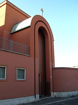 Fasaden vid Via Ambrogio Contarini.