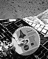 Паметна плоча с имената на екипажа на совалката Колумбия, закрепена на Марс Експлорейшън Роувър (MER)