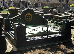 Sépulture des familles Piat-Pollet (où est inhumé Frédéric-Eugène Piat), dans le cimetière Nord de Saint Mandé.