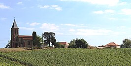 Zicht op het dorp met kerk Saint-Jean-Baptiste