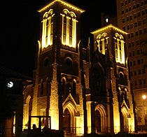 La Catedral de San Fernando recibe cada Viernes Santo la Passion Play.