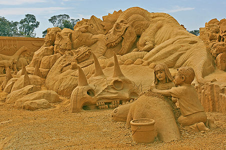 Dinosaur sand sculptures at the Sand Sculpting Australia "Dinostory" exhibit held at en:Frankston, Victoria, 2008/2009.