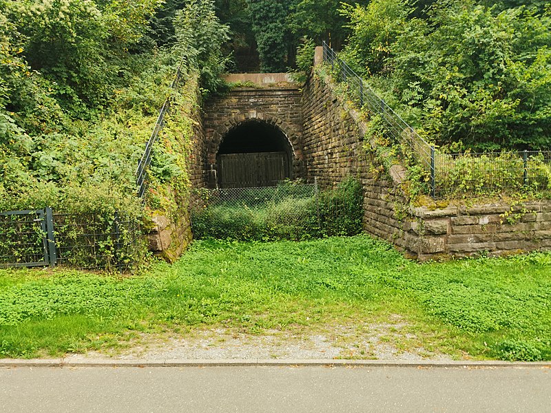 File:Schlossbergtunnel Wertheim 3.jpg