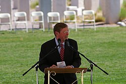 Domenici speaking at an Albuquerque Memorial Day event, May 2008