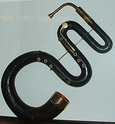 Serpent (musical instrument).JPG