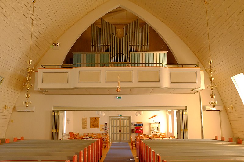 File:Skjerstad church organ and gallery.jpg