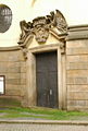 Barokní portál kaple Zjevení Páně ve Smiřicích (K. Dientzenhofer)