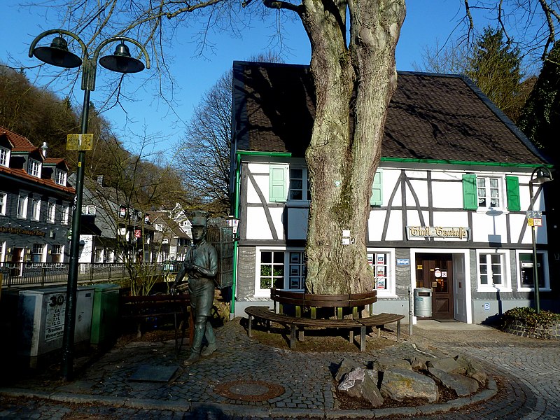 File:Solingen-Burg am Eschbach - panoramio.jpg