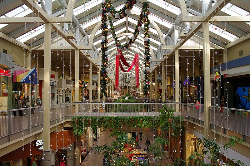 File:South Towne Center at Christmas.jpg