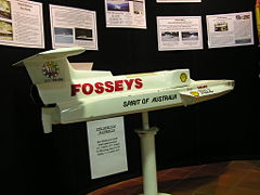 Un modèle de Spirit of Australia, avec lequel Ken Warby établit le record de 1978 à Blowering Dam (New South Wales, AUS)