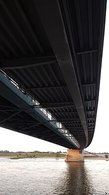 Bestand:Spoorbrug_Nijmegen_Snelbinder_onderzijde.jpg