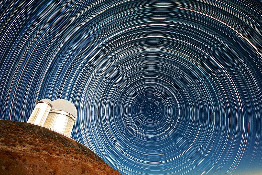 1024px-Star_trails_over_the_ESO_3.6-metre_telescope_edited.jpg