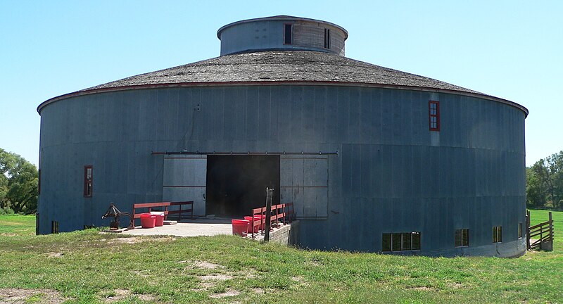 File:Starke Round Barn 1.jpg