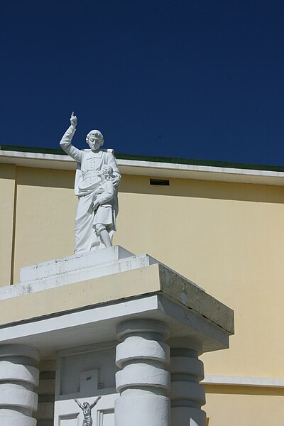 File:Statue-collège-Saint-Michel.JPG