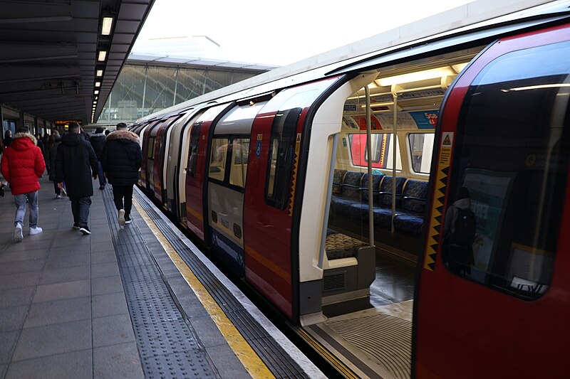 File:Stratford Station (December 2023) 01.jpg