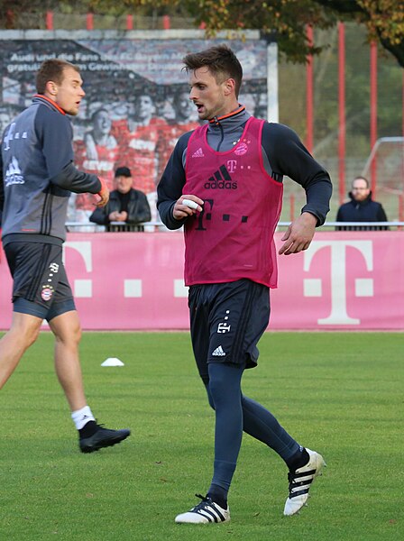 File:Sven Ulreich Training 2016-11 FC Bayern Muenchen-4.jpg