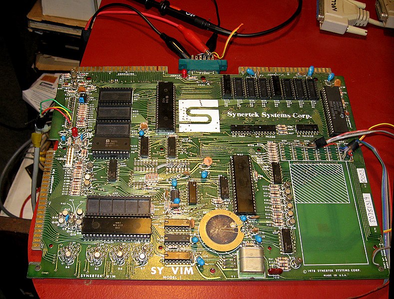 File:Synertek SYM-1 (VIM-1, 1978).jpg