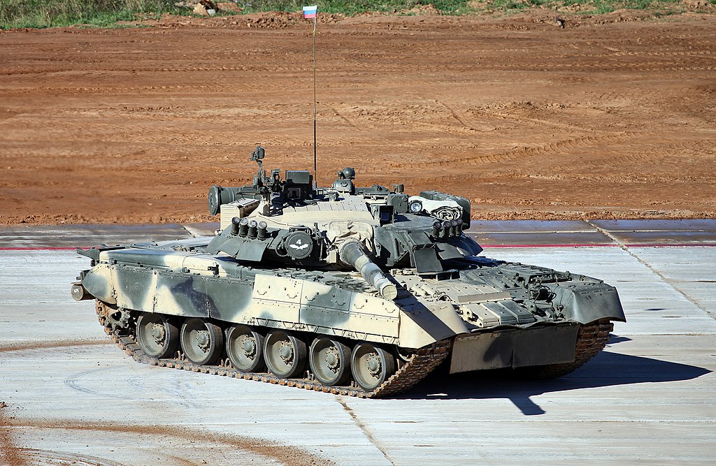 دبابه القتال الرئيسيه T-80 1024px-T-80U_-_TankBiathlon2013-14