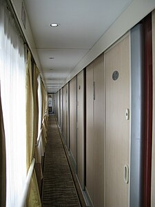 2008年2月时沪九直通车使用的RW19T型客车（高级软卧车）走廊。