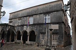 Palacio del Ayuntamiento en la ciudad vieja de Korcula.