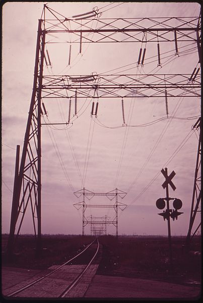 File:TRANSMISSION LINES OF ELECTRICAL POWER STATION BUILT ON MARSHLANDS OF STATEN ISLAND - NARA - 547940.jpg