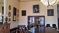Tableaux et mobilier de la salle de réunion du palais abbatial de Remiremont.