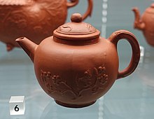 Teiera Redware, Delft , c. 1680, ceramica rossa che imita la ceramica Yixing cinese .