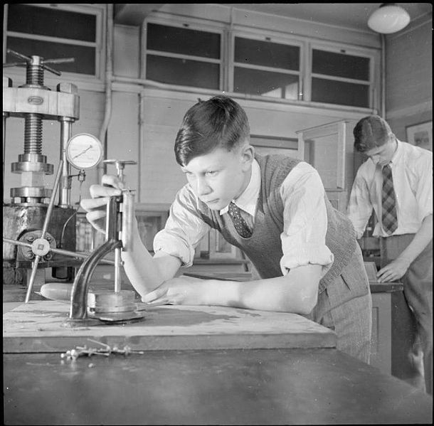 File:Technical School- Training at Tottenham Polytechnic, Middlesex, England, UK, 1944 D21396.jpg