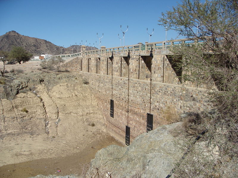 File:The Dam in Taif.. (4313225424).jpg