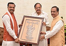 Заместник главните министри на Утар Прадеш, Шри Кешав Прасад Маурия и Шри Динеш Шарма призовават вицепрезидента Шри М. Венкая Найду в Ню Делхи на 22 август 2017 г.