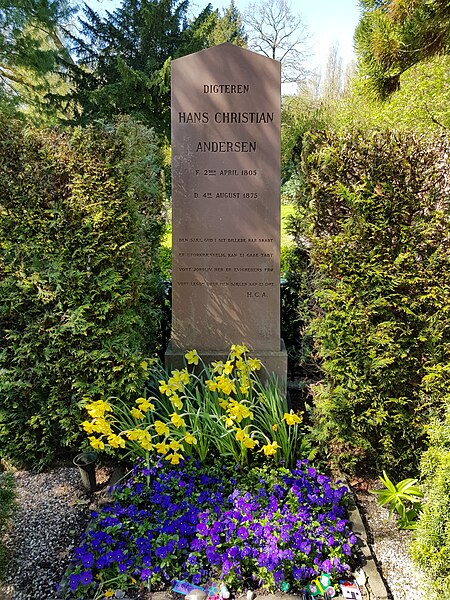 File:Tomb of Hans Christian Andersen - Copenhagen 4.jpg