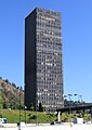 Torre Santa María, inaugurado en 1980, representa el estilo internacional.