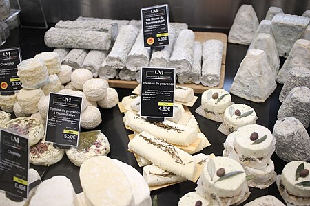 Tours - Halles de Tours - Avril 2019 - Fromagerie des Halles Sainte-maure-de-touraine et Rouleau de Provence