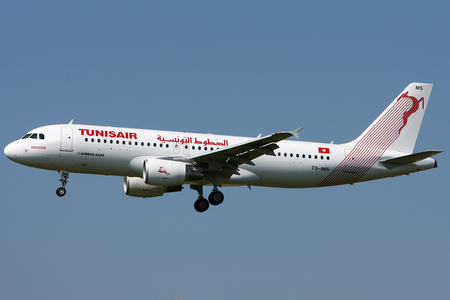 Tunisair A320-200 TS-IMS ZRH 2011-07-02.png