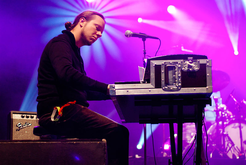 File:Tuomo Prättälä - Ilosaarirock 2007.jpg