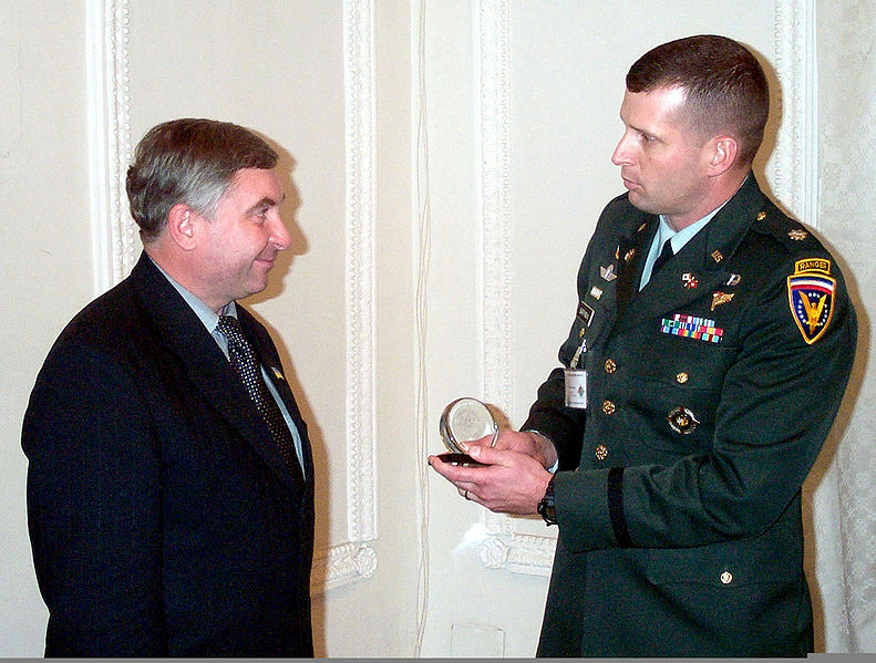 File:US Army Lieutenant Colonel Barrineau (Right) presents the mayor of Kiev, Ukraine, with a memento as part of the initial planning conference held in the Ukraine for exercise COMBINED ENDEAVOR 001108-F-HL137-016.jpg