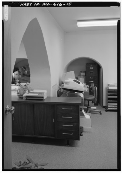 File:VIEW, SOUTHWEST ROOM, CELLAR, LOOKING WEST, SHOWS ARCH AND FIREPLACE FOUNDATION - Magruder House, 4703 Annapolis Road (Bladensburg Road), Bladensburg, Prince George's County, MD HABS MD,17-BLAD,3-15.tif