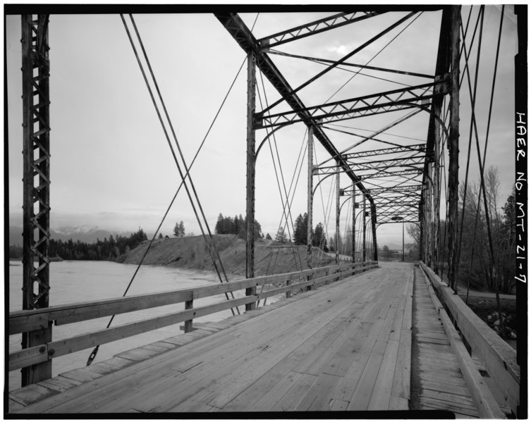 File:VIEW LOOKING NORTHEAST, 3-4 'BARREL SHOT' OF FAST TRUSS - Old Steel Bridge, Spanning Flathead River on Steel Bridge Road, Kalispell, Flathead County, MT HAER MONT,15-KALSP.V,1-7.tif