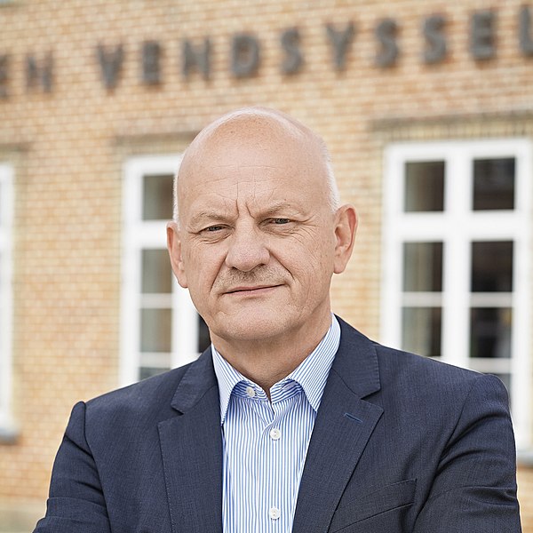 File:Vagn Hansen portrait.jpg