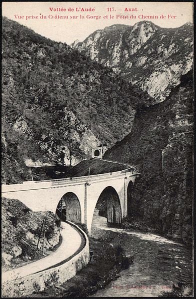 File:Vall'ee de L'Aude 117.-Axat Vue prise du Chàteau sur la Gorge et le Pont du Chemin de Fer.jpg