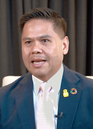 <span class="mw-page-title-main">Varawut Silpa-archa</span> Thai Minister of Social Development and Human Security since 2023 (born 1973)