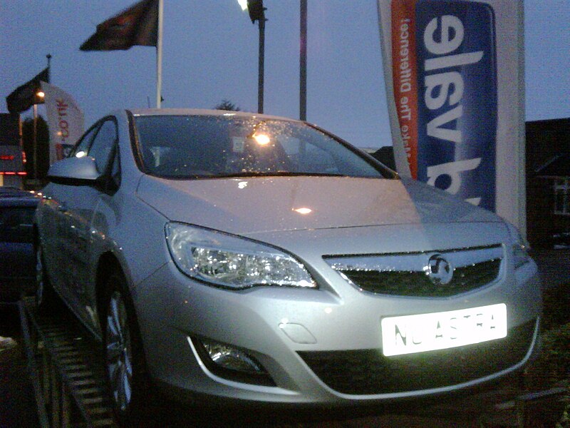 File:Vauxhall Astra Mk6 002.jpg