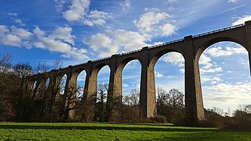 Fichier:Viaduc_de_Barbin._St_Laurent_sur_Sèvre._Vendée._France.jpg