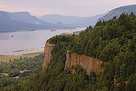 La Vista House a Crown Point (Oregon) nella gola del Columbia