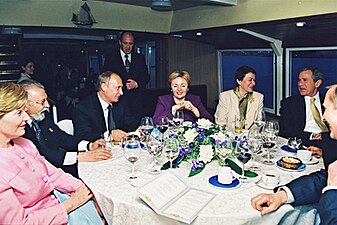 Prigozhin standing behind Putin and the president's then-wife, Lyudmila Putina, with Laura and George W. Bush to their left, during a 2002 summit. Image: Kremlin.ru.