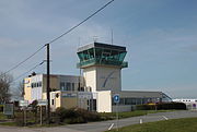 Photographie de la tour de contrôle de l'aérodrome des Ajoncs