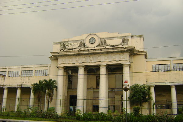 Facade of the Paco railway station.